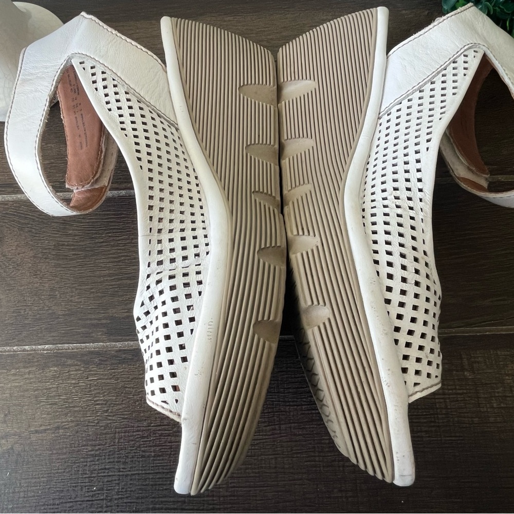 Clarks Clarene Prima Leather Wedge White Sandals Size 9.5 - Picture 12 of 15